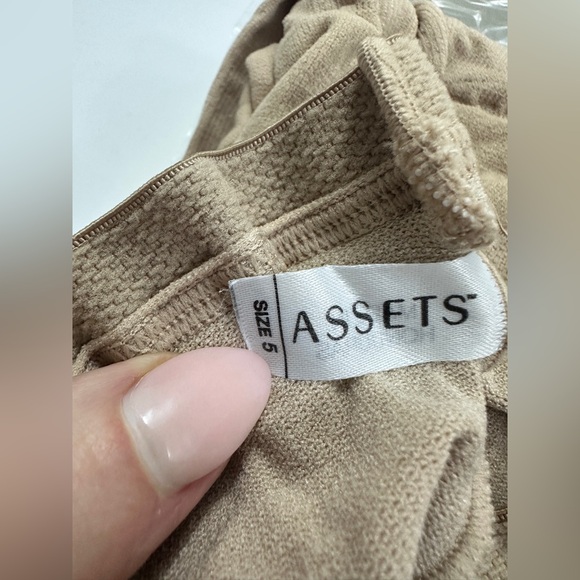 Spanx Hi-Waist Mid-thigh Shaper Assets Shear in color nude NWT size 5 - Picture 3 of 3